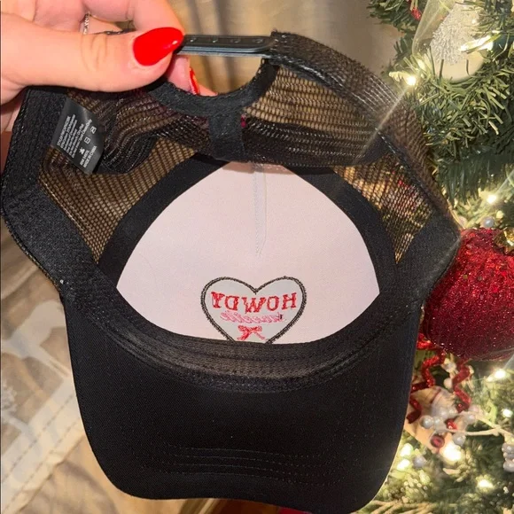 Buckle Black and Cream 'Howdy Sweetie' Trucker Hat - Picture 3 of 5